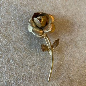 Vintage flower Giovanni gold brooch